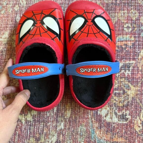 CROCS lined J1 Red Spider-Man Clogs for Kids - Picture 5 of 8